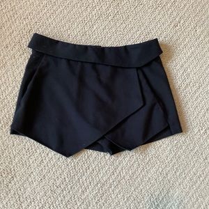 Black Zara skort
